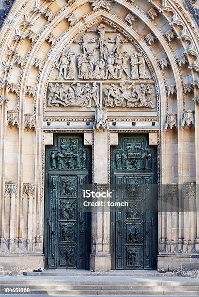 Photo libre de droit de Central Entrée De La Cathédrale Saintvitus banque d'images et plus d'images libres de droit de Antique - Antique, Architecture, Bâtiment vu de l'extérieur