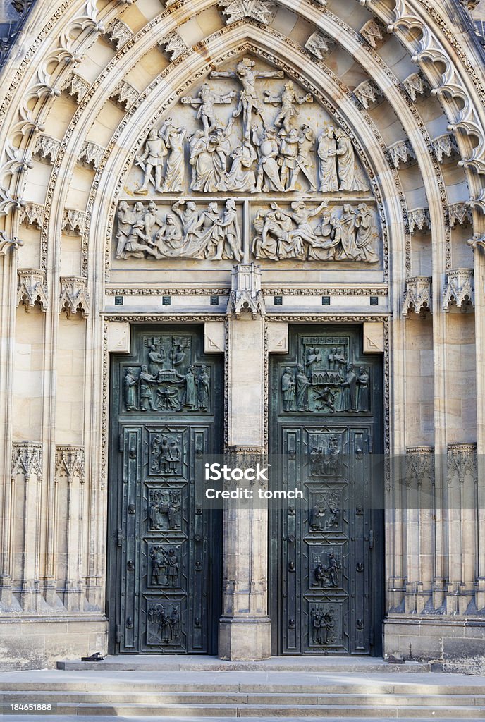 Centro de entrada para a Catedral de São Vitus - Foto de stock de Antigo royalty-free