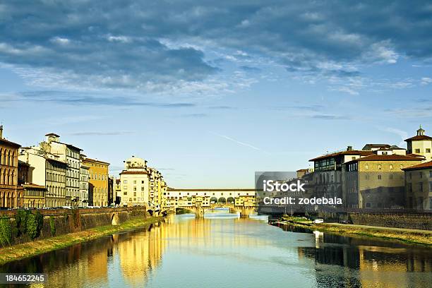 Ponte Vecchio We Florencji - zdjęcia stockowe i więcej obrazów Architektura - Architektura, Arno, Bez ludzi