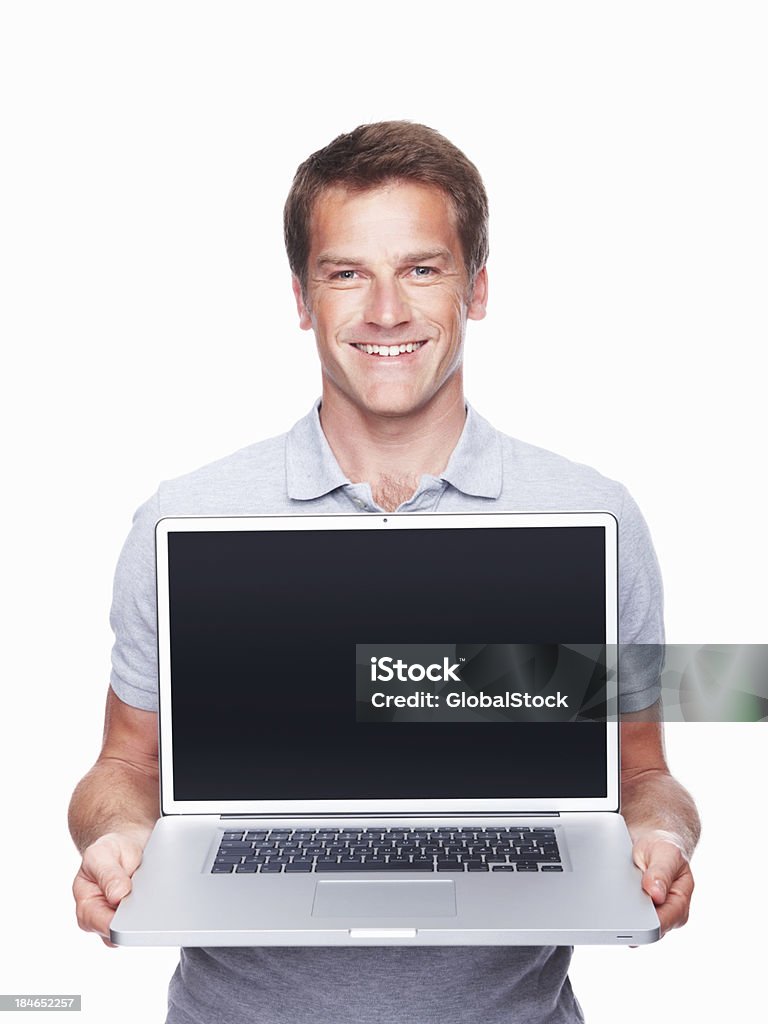 Hombre mostrando computadora portátil - Foto de stock de Ordenador portátil libre de derechos