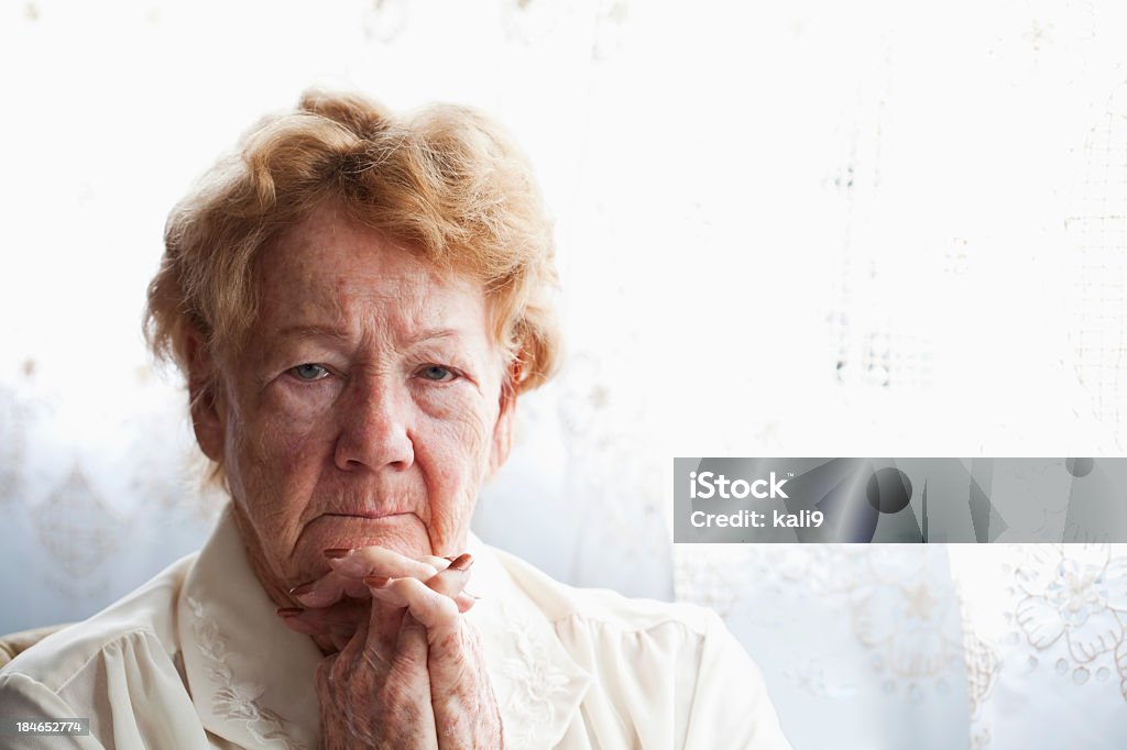 Volto di donna anziana - Foto stock royalty-free di Donne anziane