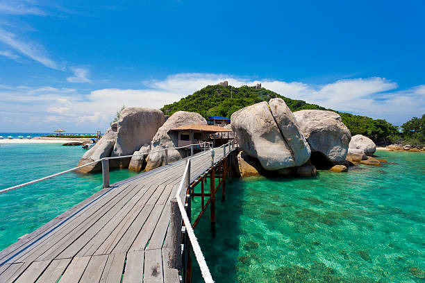 Nang Yuan Island at Koh Tao, Thailand Boardwalk leading to Nang Yuan Island at Koh Tao, Thailand koh tao stock pictures, royalty-free photos & images