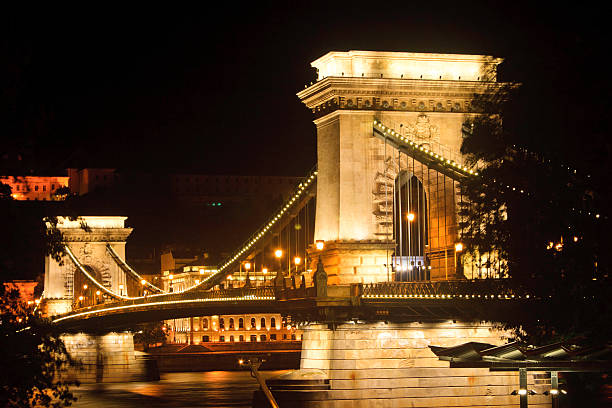 istock Chain Bridge at night, Budapest, Hungary 184653337