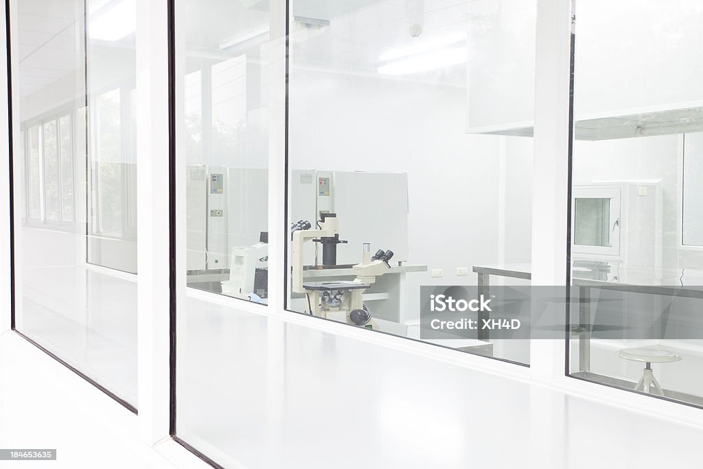 Quarto limpo em laboratório - Foto de stock de Sala Limpa royalty-free
