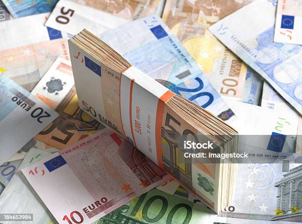 Foto de Euros e mais fotos de stock de Moeda da União Europeia - Moeda da União Europeia, Empacotar, Amontoamento