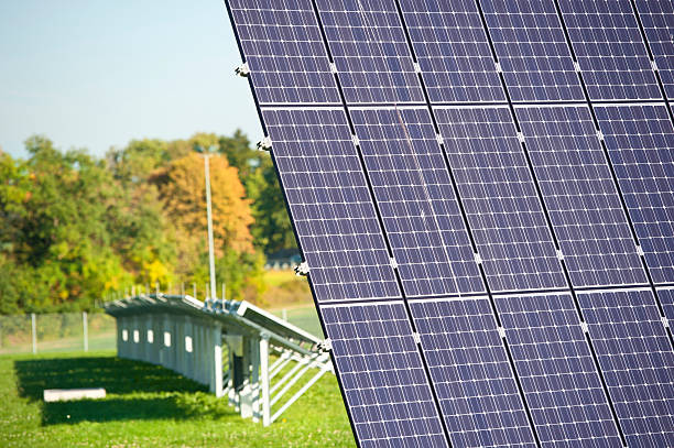 photovoltaik-odnawialnych i zielone engery: zbliżenie z panel słoneczny - solar equimpent zdjęcia i obrazy z banku zdjęć