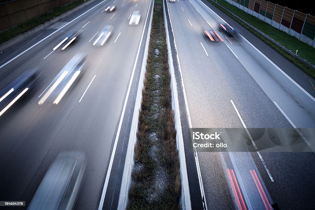 Alemán autobahn-Vista desde un puente - Foto de stock de Autobahn libre de derechos