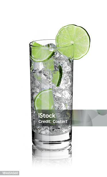 Eis Getränk Mit Limetten Stockfoto und mehr Bilder von Gin - Gin, Tonic Water, Weißer Hintergrund