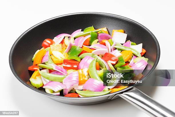 야채를 후라이팬 소테에 대한 스톡 사진 및 기타 이미지 - 소테, 다중 색상, 음식