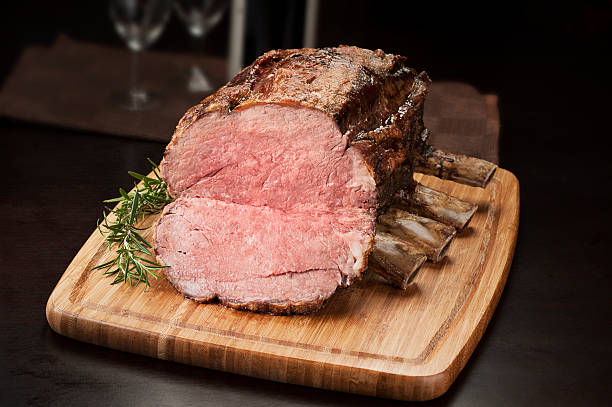 prime rib жареная - roast beef meat roasted beef стоковые фото и изображения