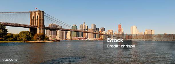 Photo libre de droit de Vue Panoramique Sur Manhattan Et Brooklyn Bridge banque d'images et plus d'images libres de droit de Lever du soleil - Lever du soleil, New York City, Bâtiment vu de l'extérieur