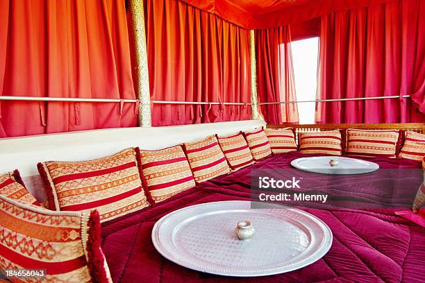 Tenda Riad Árabe Interior - Fotografias de stock e mais imagens de Hotel - Hotel, Marrakech, Marrocos