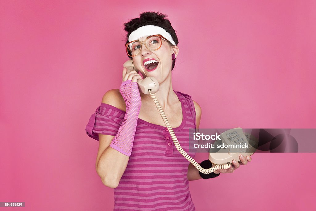 80 Geeky mulher a falar ao telefone - Royalty-free 1980-1989 Foto de stock