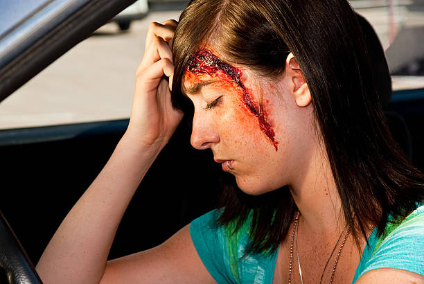 ruina ofiara siedzi w samochodzie - drunk driving accident teenager zdjęcia i obrazy z banku zdjęć