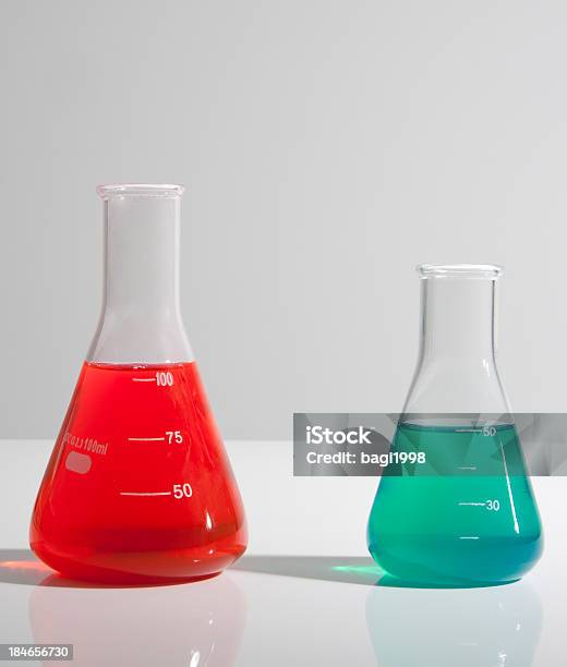 Foto de Laboratório e mais fotos de stock de Analisar - Analisar, Artigos de Vidro de Laboratório, Aula de Química