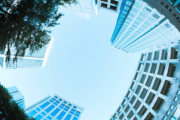 orlando downtown, wolkenkratzer der blauen gebäude und architektur - office building office park low angle view orange county stock-fotos und bilder