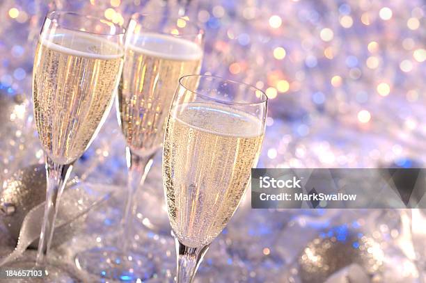 Festa Con Champagne - Fotografie stock e altre immagini di Spumante - Spumante, Natale, Vigilia di Capodanno