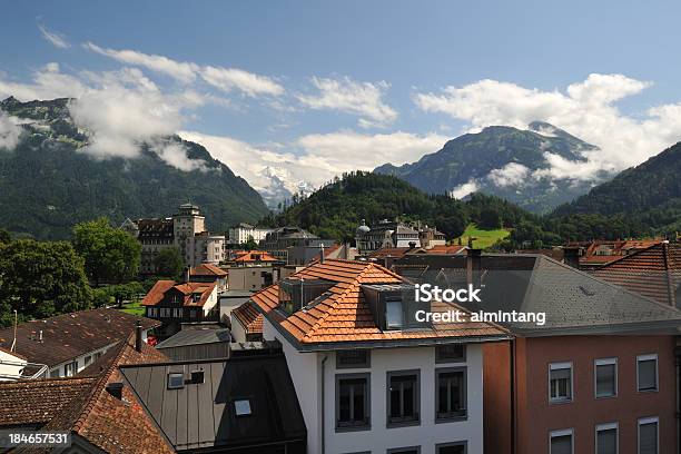 Interlaken W Szwajcarii - zdjęcia stockowe i więcej obrazów Alpy - Alpy, Architektura, Berneński Oberland
