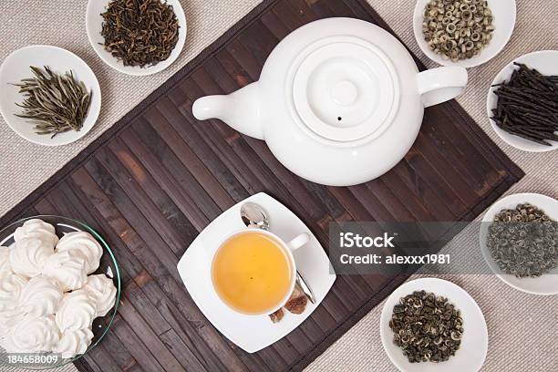 Травяной Чай Ceremony С Некоторыми Meringues На Чашку — стоковые фотографии и другие картинки Китайская растительная медицина