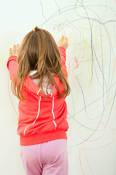 istock Little Girl is Drawing on the Wall 184658669