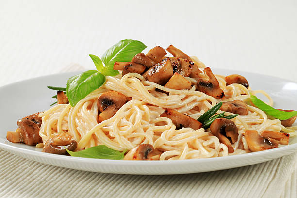 Spaghetti with cream sauce and mushrooms
