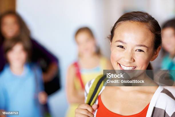 Glücklich Schoolmädchen Stockfoto und mehr Bilder von Asiatischer und Indischer Abstammung - Asiatischer und Indischer Abstammung, Bildung, Blick in die Kamera