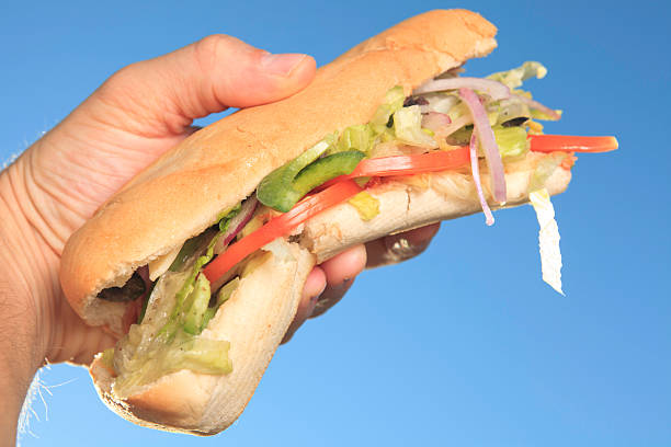 fresca metro en sky - sandwich submarine delicatessen salami fotografías e imágenes de stock