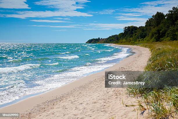 プライベートビーチでのエメラルドの海 - ミシガン湖のストックフォトや画像を多数ご用意 - ミシガン湖, 浜辺, ウィスコンシン州