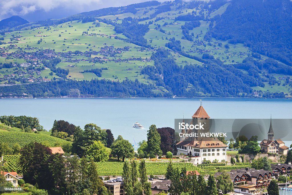 城、シュピーツ、トゥーン湖、バーナー Oberland ,Switzerland - シュピーツのロイヤリティフリーストックフォト