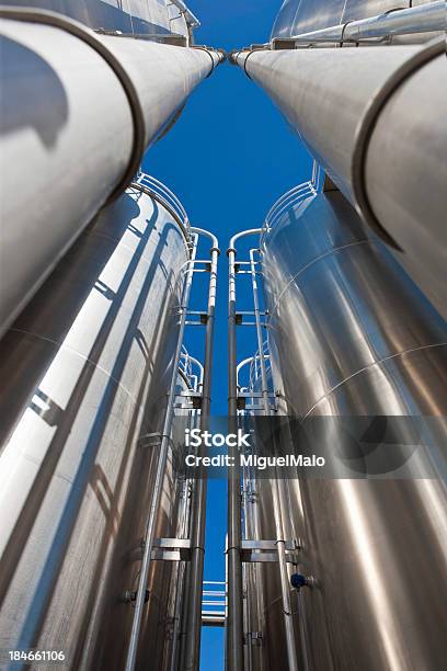 Silo - Fotografias de stock e mais imagens de Fábrica Química - Fábrica Química, Vista de Ângulo Baixo, Oleoduto