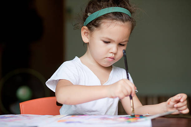 istock Child draws a picture 184661718