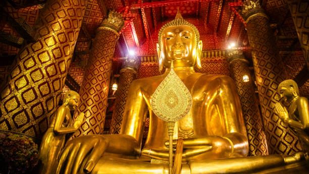 Luang Pho To, Golden Buddha statue at Wat Panan Choeng Worawihan temple, Ayutthaya, Thailand Luang Pho To, Golden Buddha statue at Wat Panan Choeng Worawihan temple, Ayutthaya, Thailand wat phananchoeng stock pictures, royalty-free photos & images