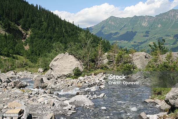 Foto de Les Diablerets Área Em Alpes Suíços e mais fotos de stock de Alpes europeus - Alpes europeus, Beleza natural - Natureza, Bernese Oberland