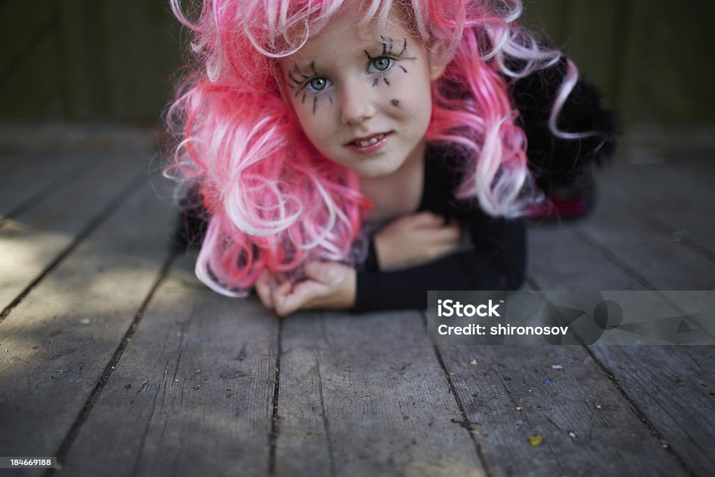 Fille avec Cheveux teints en rose - Photo de Beauté libre de droits