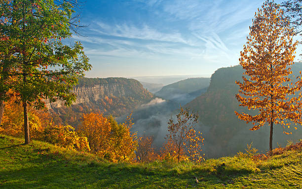 Sunrise at Great Bend Overlook Great Bend Overlook At Letchworth State Park In New York Just After Sunrise. finger lakes stock pictures, royalty-free photos & images