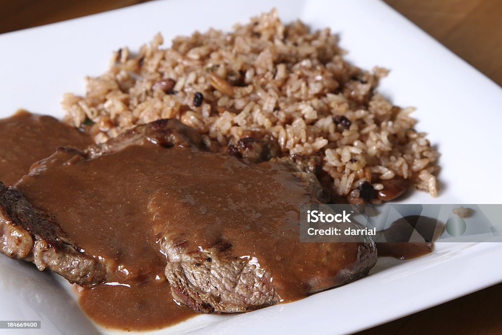 Carne con arroz - Foto de stock de Arroz - Comida básica libre de derechos