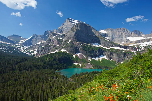 grinnell 湖の氷河国立公園 - passion mountain range mountain national park ストックフォトと画像