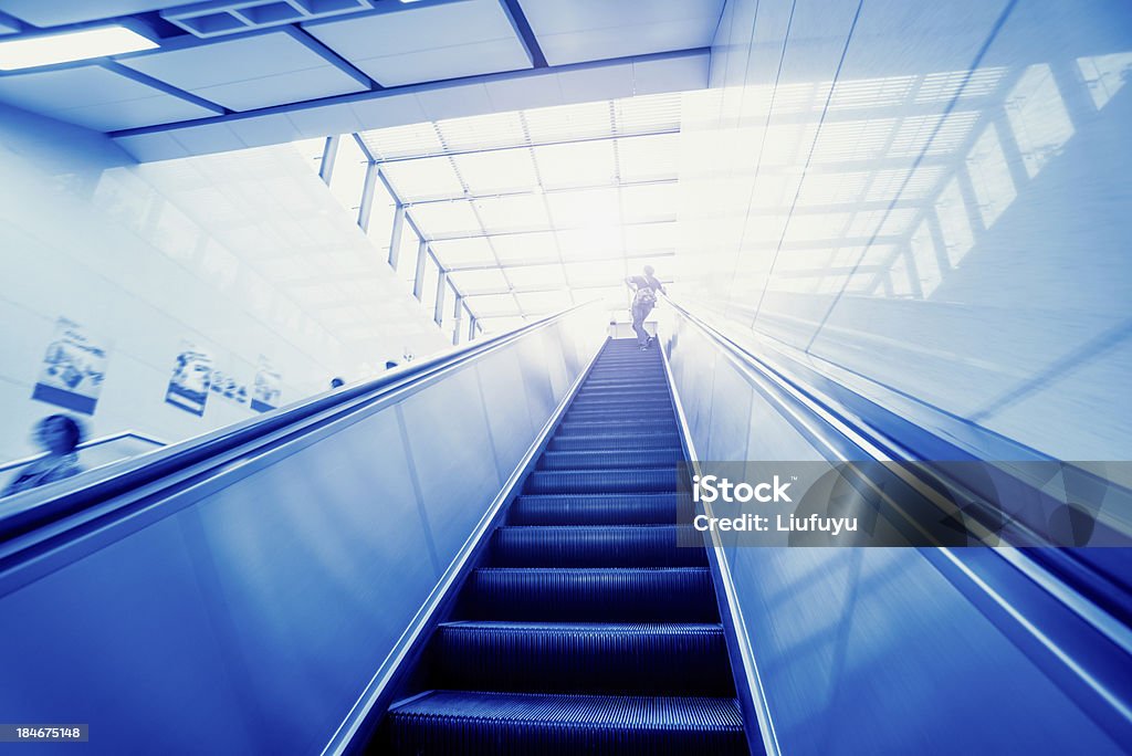 Rampe de l'escalier de l'ascenseur - Photo de Ascenseur libre de droits