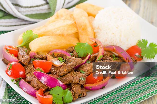 Lomo Saltado Stockfoto und mehr Bilder von Lende - Lende, Hochspringen, Peru