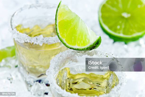 Gold Tequila Z Sól I Limonkowy - zdjęcia stockowe i więcej obrazów Alkohol - napój - Alkohol - napój, Bez ludzi, Biały