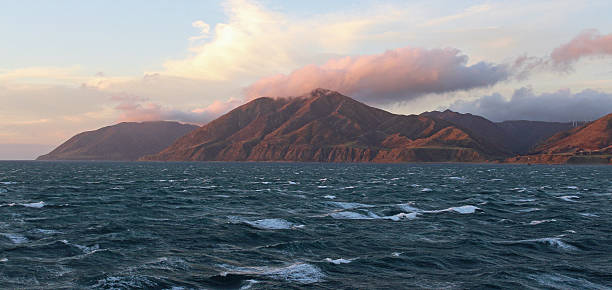 estreito da cook - cook strait imagens e fotografias de stock