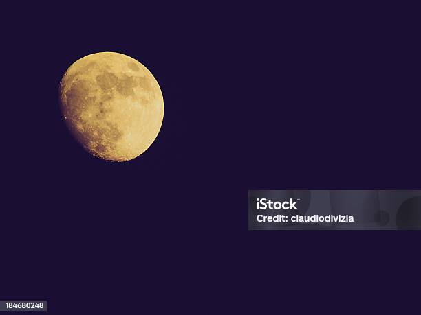 Foto de Visual Retrô Lua Cheia e mais fotos de stock de Astronomia - Astronomia, Céu - Fenômeno natural, Estilo retrô