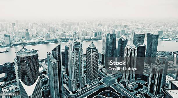 Shanghai Stockfoto und mehr Bilder von Abenddämmerung - Abenddämmerung, Ansicht aus erhöhter Perspektive, Architektur