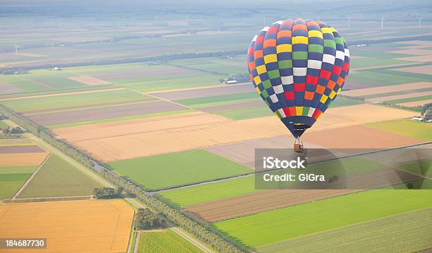 Foto de Balão De Ar Quente Com Verde Paisagem Holandesa De Cima e mais fotos de stock de Acima