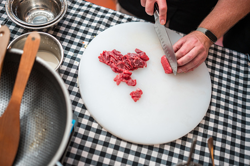 High-angle view of skillfully preparing ingredients for a flavorful beef stir-fry delight on a cooking class.