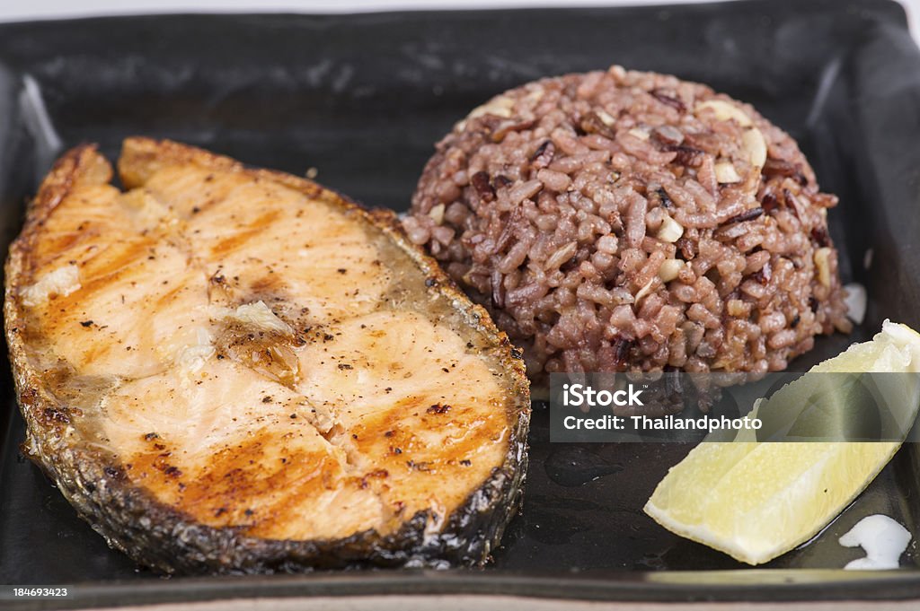 Salmón, arroz salvaje - Foto de stock de Aceite de pescado libre de derechos