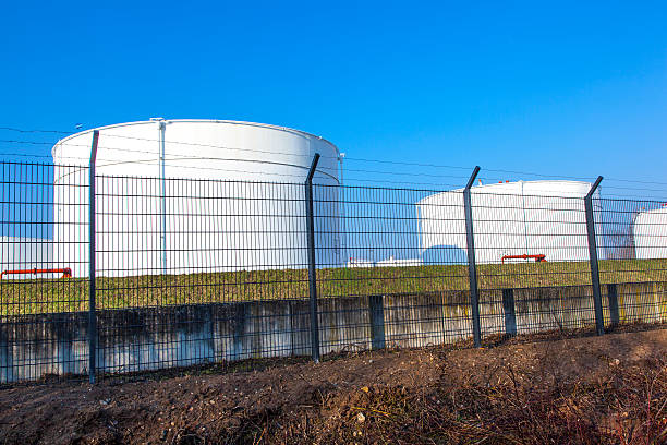 인명별 탱크, blue sky - architecture chemical plant diesel fuel and power generation 뉴스 사진 이미지