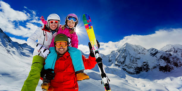 esquí, nieve, esquiador y diversión - apres ski ski snow mountain fotografías e imágenes de stock