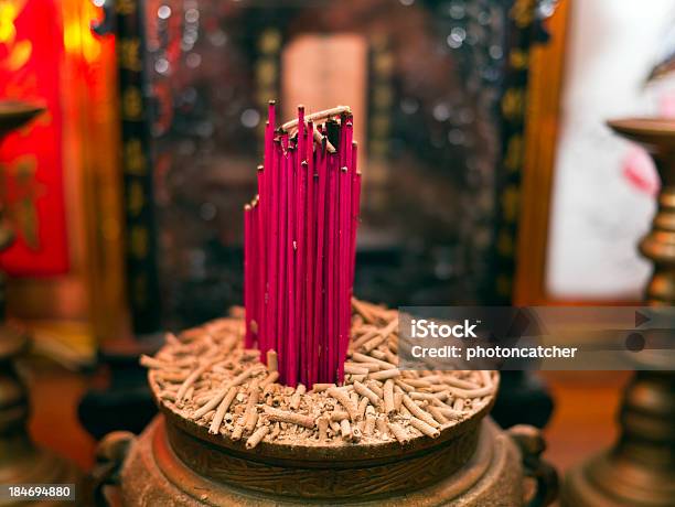 Burning Räucherwerk Sticks Stockfoto und mehr Bilder von Aromatherapie - Aromatherapie, Asiatische Kultur, Asien