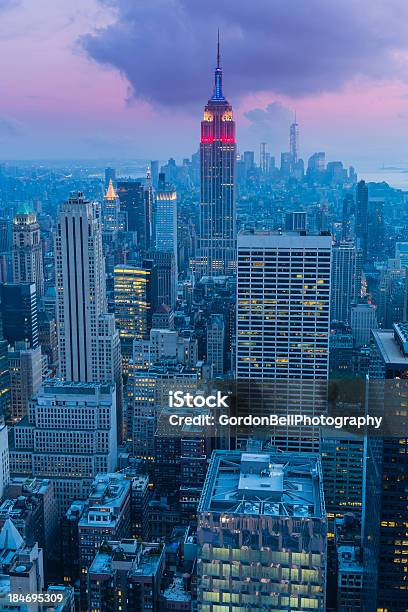 Manhattan - Fotografias de stock e mais imagens de Anoitecer - Anoitecer, Ao Ar Livre, Arquitetura